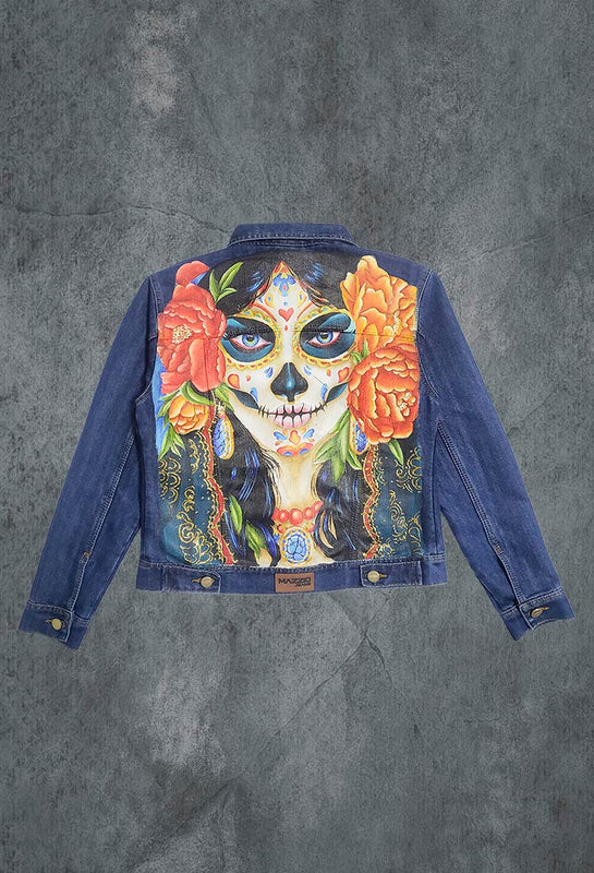 Chaqueta para mujer en jean pintada a mano.