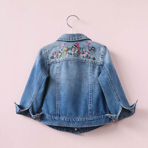 Chaqueta para niña en jean bordada