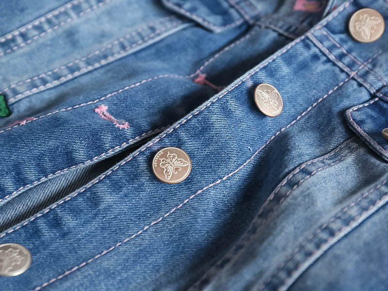 Chaqueta para niña en jean bordada