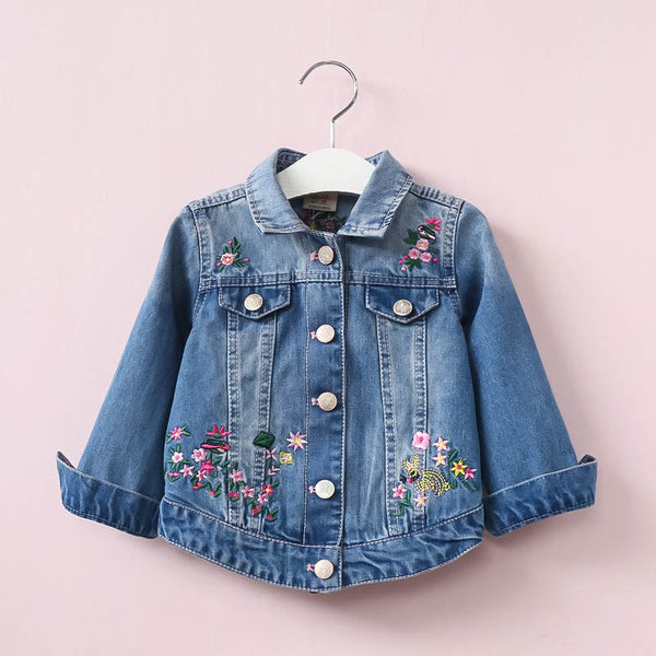 Chaqueta para niña en jean bordada